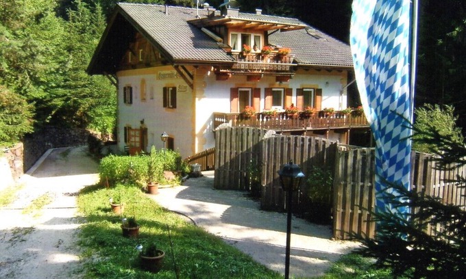 San Nicolo d'Ega Apartamento | Apartamento 5 en el ático espacioso y acogedor
