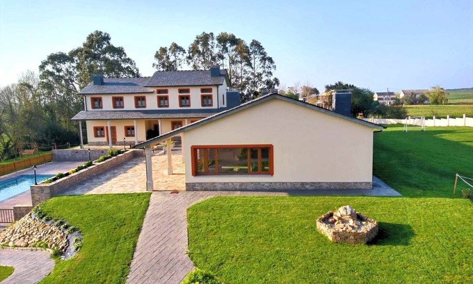 Serantes Apartamento | Apartamento 7:Porche con vistas a piscina y jardín