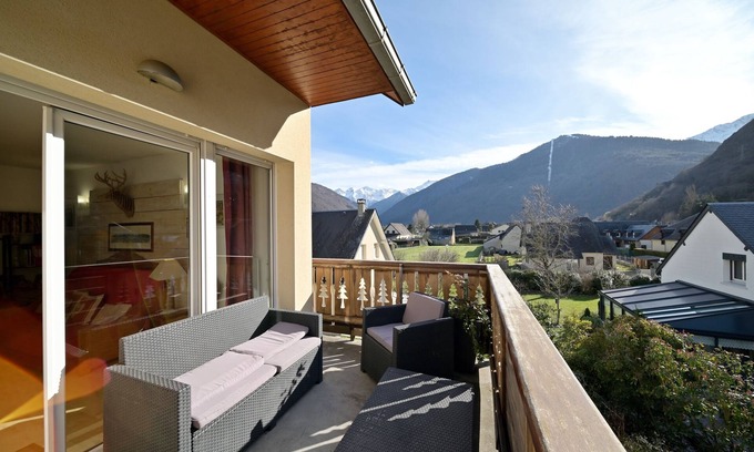 Bagneres-de-Luchon Apartamento | Apartamento 'A 208 Pics D'Aran' con vistas a la montaña, piscina compartida y Wi-Fi