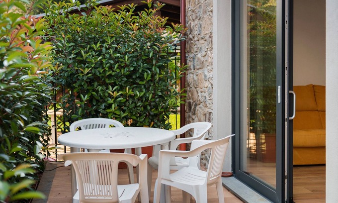 Moconesi Apartamento | Apartamento 'Alfred' con terraza privada, Wi-Fi y aire acondicionado