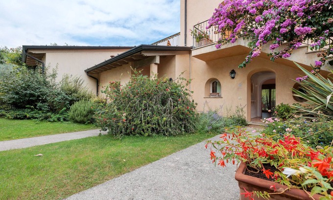Puegnago del Garda Apartamento | Apartamento 'Ametista' con piscina compartida, Wi-Fi y aire acondicionado