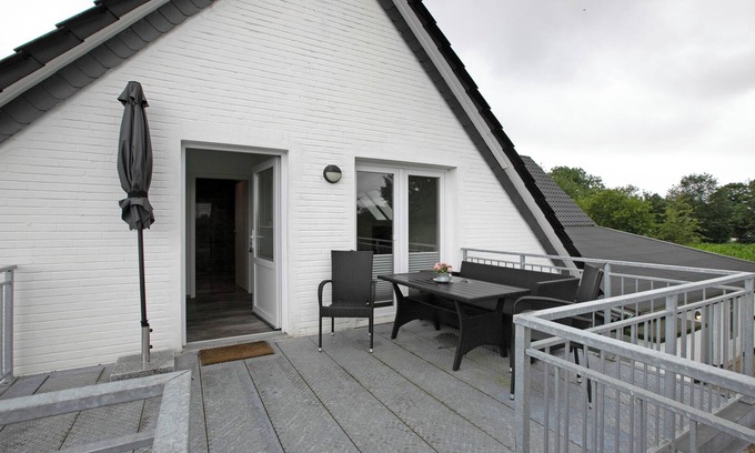 Schwesing Apartamento | Apartamento 'Appartment 1 - Engelsburg' con jardín compartido, balcón y Wi-Fi