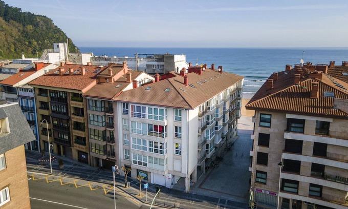 Zarautz Apartamento | Apartamento Bañeru 1 - Vivienda en el centro de Zarautz a 1 min. de la playa by Egona