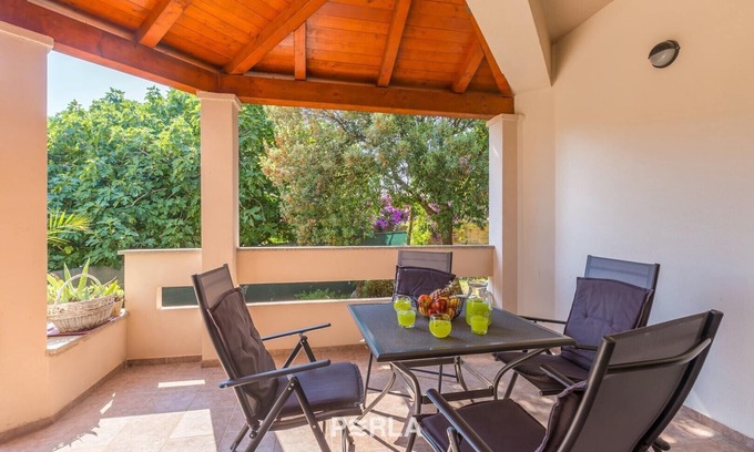 Vinkuran Apartamento | House UNA near Pula / Apartment BRINA with cozy terrace near Pula