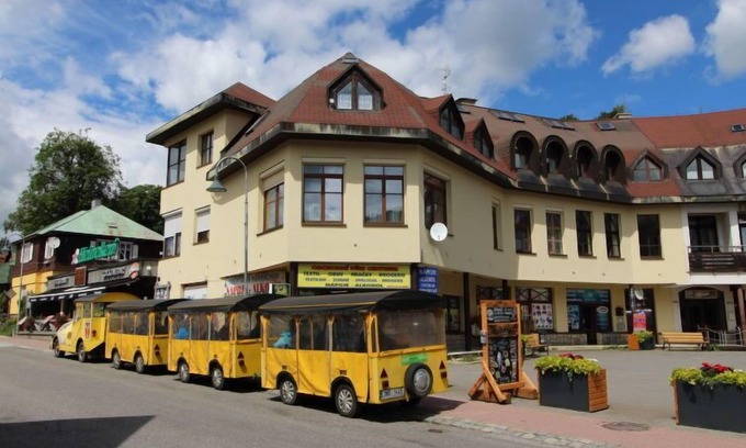 Harrachov Apartamento | Apartamento by Interhome