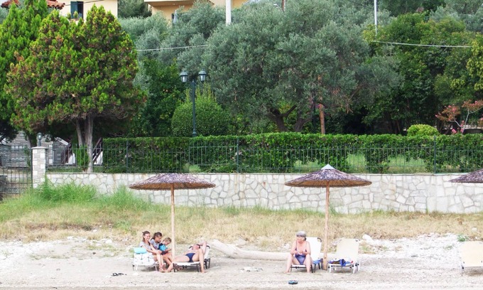 Sithonia Apartamento | Balcón y jardín junto al mar, lejos del turismo de masas, a partir de septiembre de Rabat