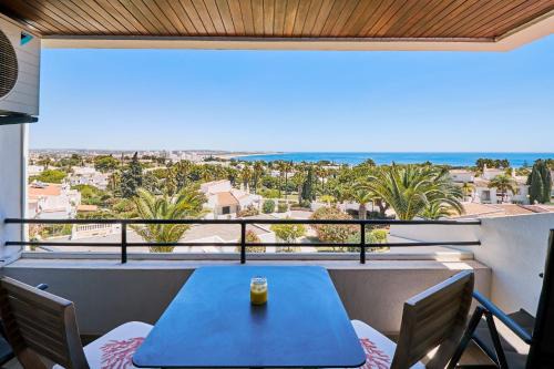 Alporchinhos Apartamento | Apartment Carina mit wunderschönen Meerlblick