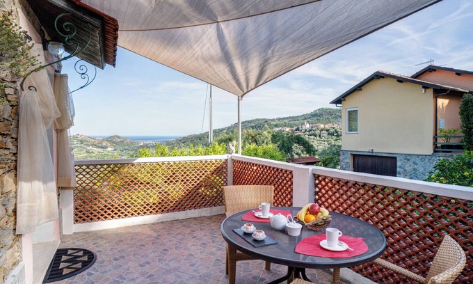 Dolcedo Apartamento | Apartamento 'Casa Cen' con vistas al mar, terraza privada y Wi-Fi