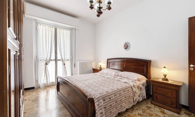 Vado Ligure Apartamento | Apartamento 'Casa Grace - Casa Al Mare' con vistas a la montaña, balcón y Wi-Fi