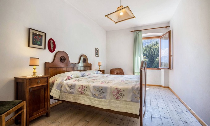Sella Giudicarie Apartamento | Apartamento 'Casa Nel Borgo' con vistas a la montaña y jardín compartido