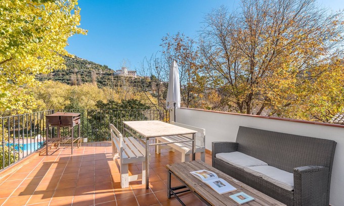 Castril Apartamento | Apartamento 'Casa Rural Cortijo El Plantio' con vistas a la montaña, Wi-Fi y aire acondicionado.