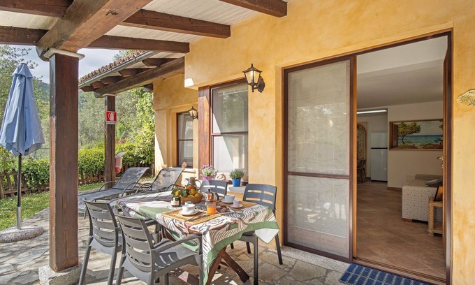 Garlenda Apartamento | Apartamento 'Chalet Salvia' con vistas a la montaña, piscina compartida y Wi-Fi