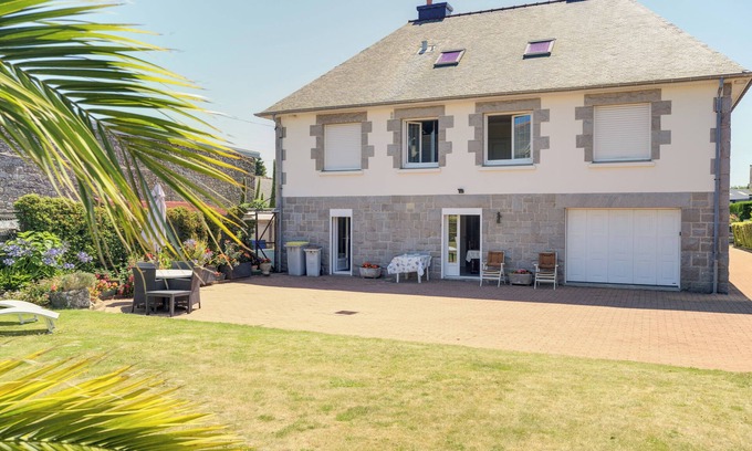 Cancale Apartamento | Apartment 'Charmant De Plein Pied' with Private Garden and Wi-Fi