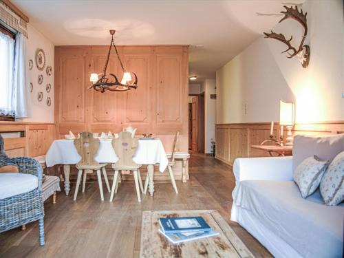 Celerina-Schlarigna Apartamento | Apartment Chesa Tschierv II 30 by Interhome