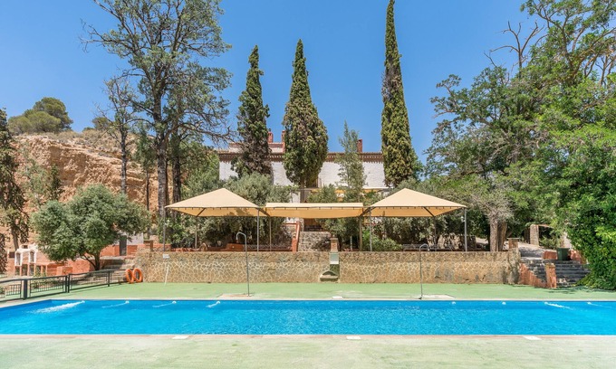 Guadix Apartamento | Apartamento 'Cueva Mar' con vistas a la montaña, piscina compartida y Wi-Fi