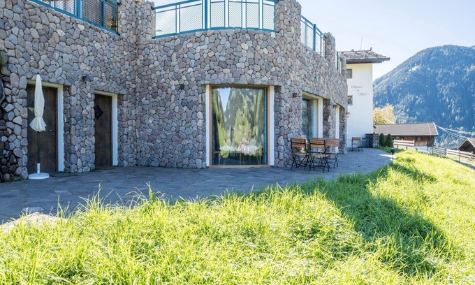 Sarntal Apartamento | Newly Built Apartment “Edelweiss” in Scenic Area with Mountain View, Wi-Fi, Terrace & Garden; Parking Available