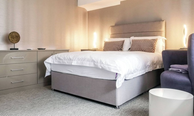 Pagham Cabaña | Apartment Eight at Barton Manor - UK39563