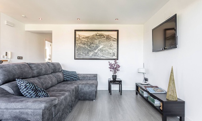 Port de Sagunt Apartamento | Apartamento 'El Pisito De Gemma' con balcón, Wi-Fi y aire acondicionado