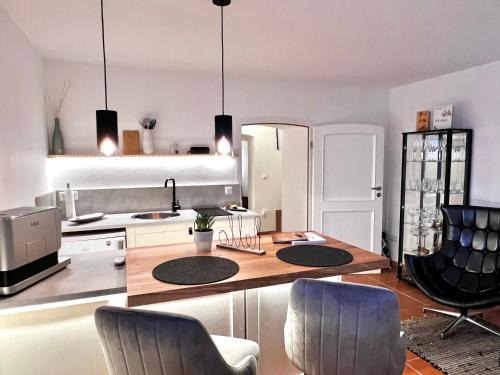 Bad Elster Apartamento | Apartment Elysium am Rosengarten