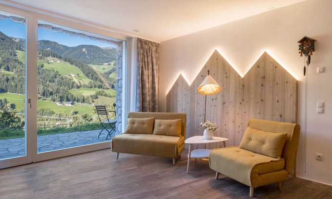 Sarntal Apartamento | Newly Built Apartment “Enzian” in Scenic Area with Mountain View, Wi-Fi, Terrace & Garden; Parking Available