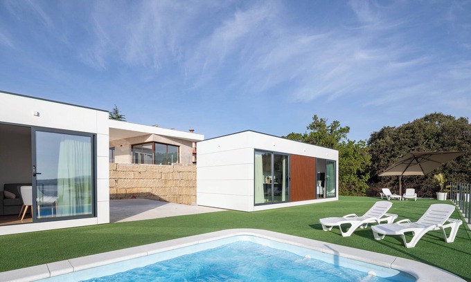 Puebla del Caraminal Apartamento | Apartamento 'Complejo Bungalow Con Piscina' con vistas al mar, Wi-Fi y aire acondicionado