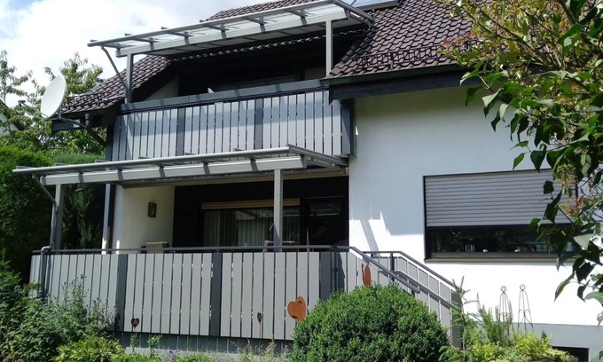 Ichenhausen Apartamento | Apartamento 'Ferienwohnung Irmgard' con balcón y Wi-Fi