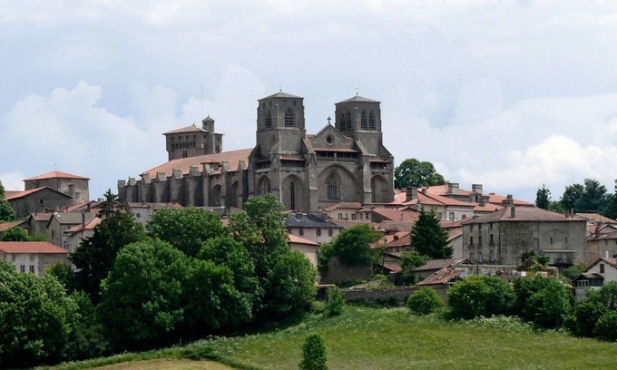 La Chapelle-Geneste Apartamento | Apartment for 5 people, in Auvergne, near La Chaise-Dieu