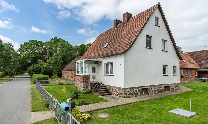 Ahrenshagen-Daskow Apartamento | Apartamento 'Ferienwohnung Auf Dem Land' con jardín compartido y Wi-Fi
