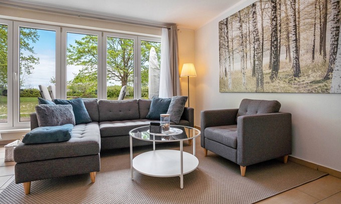 Ribnitz-Damgarten Apartamento | Apartamento 'Ferienwohnung Ostseezeit' con terraza privada, jardín compartido y Wi-Fi