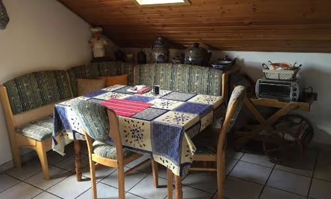 Hoehr-Grenzhausen Apartamento | Apartamento 'Ferienwohnung Meuer' con balcón y Wi-Fi