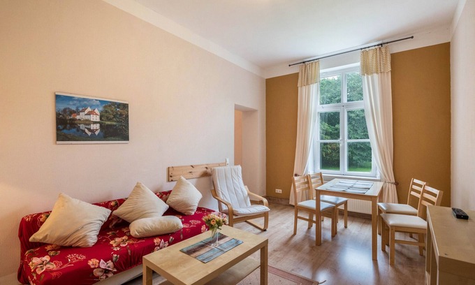 Krakow am See Apartamento | Apartamento 'Ferienwohnung 8' con terraza y jardín compartidos