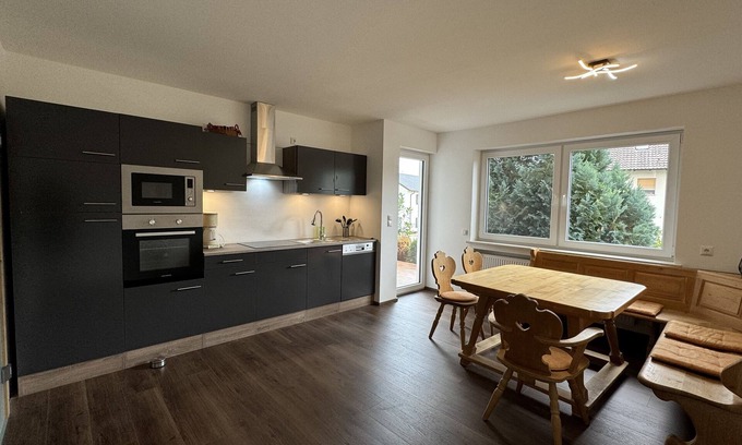 Adelsried Apartamento | Apartamento 'Ferienwohnung Adelsried 1' con terraza privada y Wi-Fi
