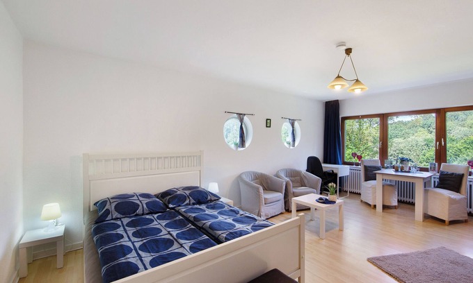 Remscheid Apartamento | Apartamento 'Ferienwohnung Waldblick' con terraza privada, jardín privado y Wi-Fi