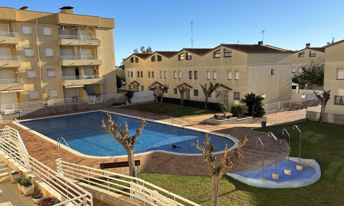Clara Apartamento | EXCELENTE APARTAMENTO CON WIFI, PISCINA Y JARDIN A 500 M DE LA PLAYA.
