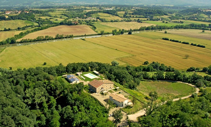 Pergine Valdarno Otro | AMARILLO edificio de apartamentos en la hermosa casa de campo toscana con jardín