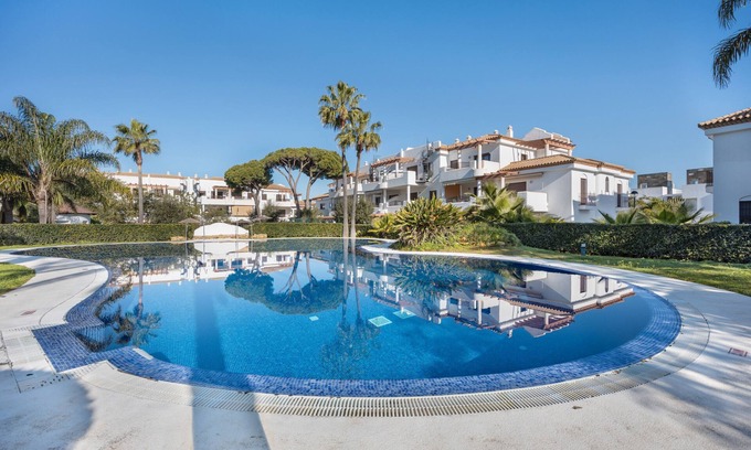 Los Gallos-Cerromolino Apartamento | Apartamento 'Golden Sands - Chiclana' con piscina privada, Wi-Fi y aire acondicionado