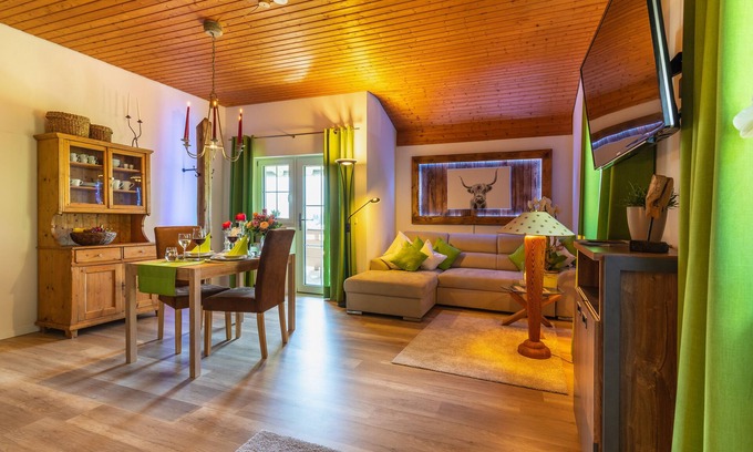 Bibelod Apartamento | Apartment Hörndlwand Ruhpolding 56sqm; balcony, living-bedroom, kitchen, 2 p.