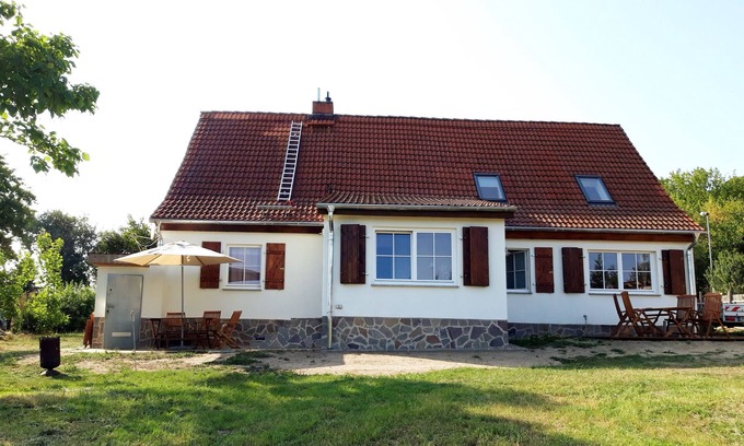 Herzfelde Apartamento | Apartamento 'Haus Am See - Zur Roten Tür' con vistas al lago, terraza privada y Wi-Fi