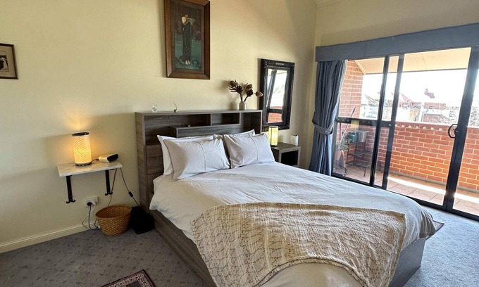 Bathurst Apartamento | Apartment - Heart of Bathurst, Walk Everywhere!