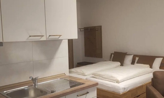 Weissenstein Apartamento | Apartment in A Hotel 'Einhorn' with Mountain View, Shared Terrace and Wi-Fi