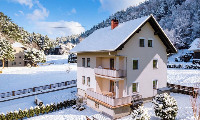 Kotschach-Mauthen Apartamento | Apartment in detached house near the ski resort