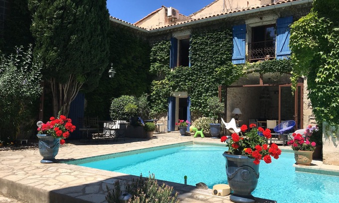 Caveirac Apartamento | Apartment in charming villa with swimming pool.