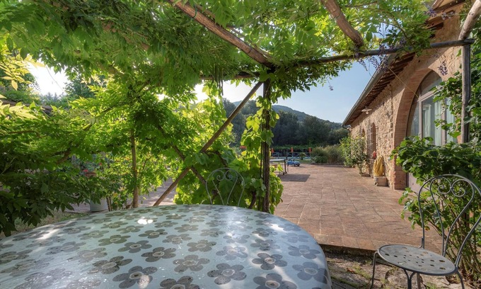 Simignano Cabaña | Apartment in Chianti with pool ID 457