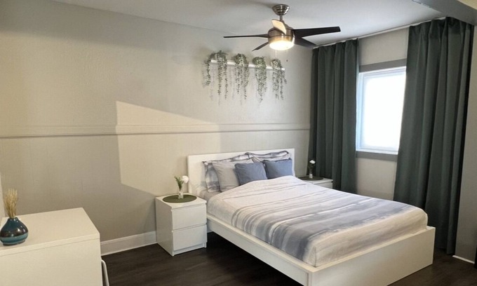 Hull Apartamento | Apartment in Downtown Hull **Parking Included