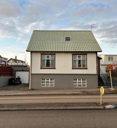 Hafnarfjordur Apartamento | Apartment in Reykjavikurvegur - Birta Rentals