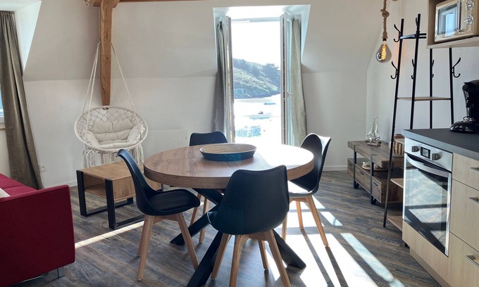 Sauzon Apartamento | Apartamento en el corazón de Sauzon, vistas al puerto, cerca de la playa, Wifi