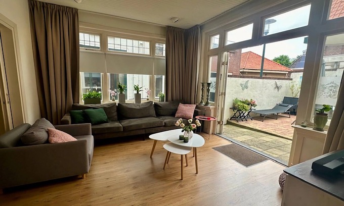 Groenlo Apartamento | Apartamento en la ciudad fortificada de Groenlo con jardín privado