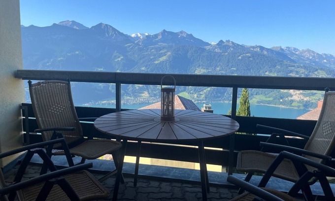 Beatenberg Apartamento | Apartment in the hotel with a view of the mountains and lake!