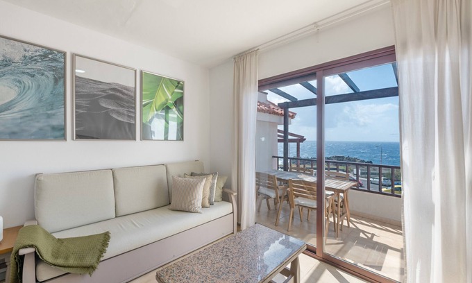 Breña Baja Apartamento | Apartamento 'Isla Bonita- A - 29' con vistas al mar, piscina compartida y Wi-Fi