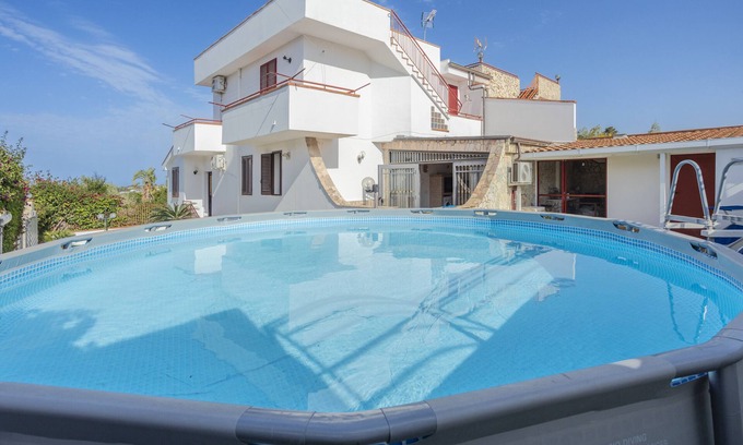Bagheria Casa | Apartment 'Villa Cycas' with Sea View, Wi-Fi and Air Conditioning